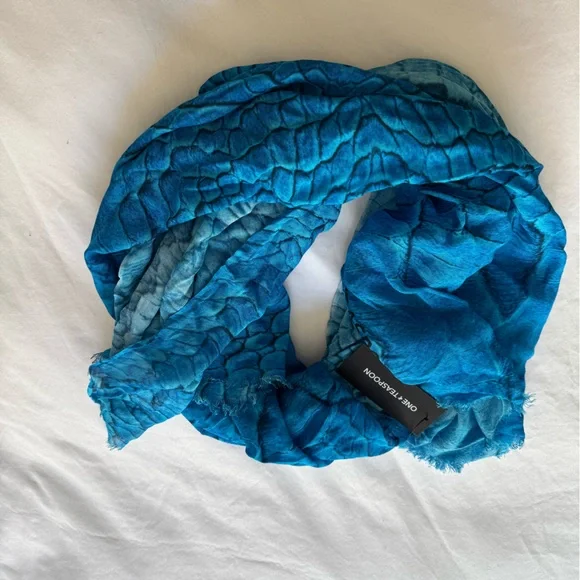 One Teaspoon NWT Viscose Scarf Blue Animal Print - Picture 6 of 7